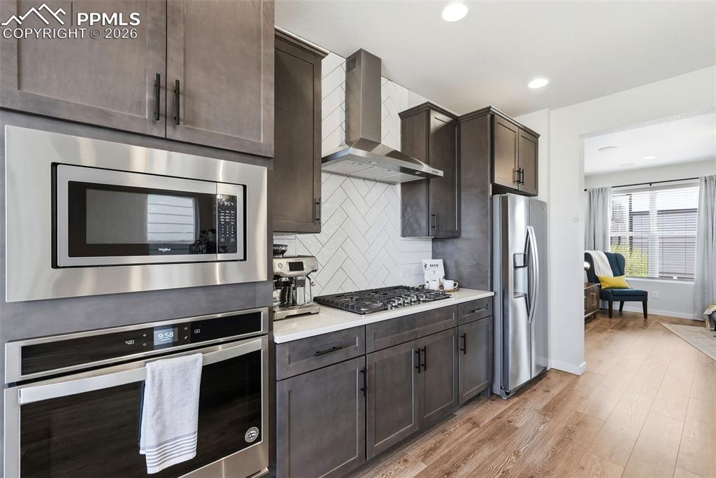 Image 14 of 49: Kitchen