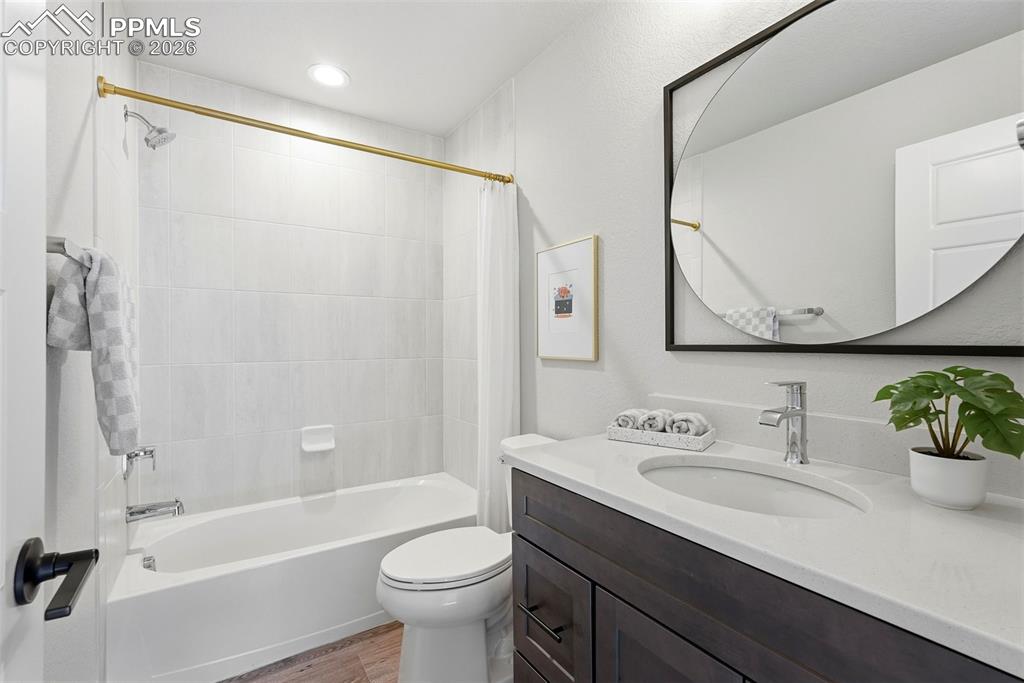 Image 25 of 49: Bathroom