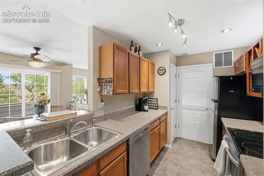 Image 10 of 48: Kitchen