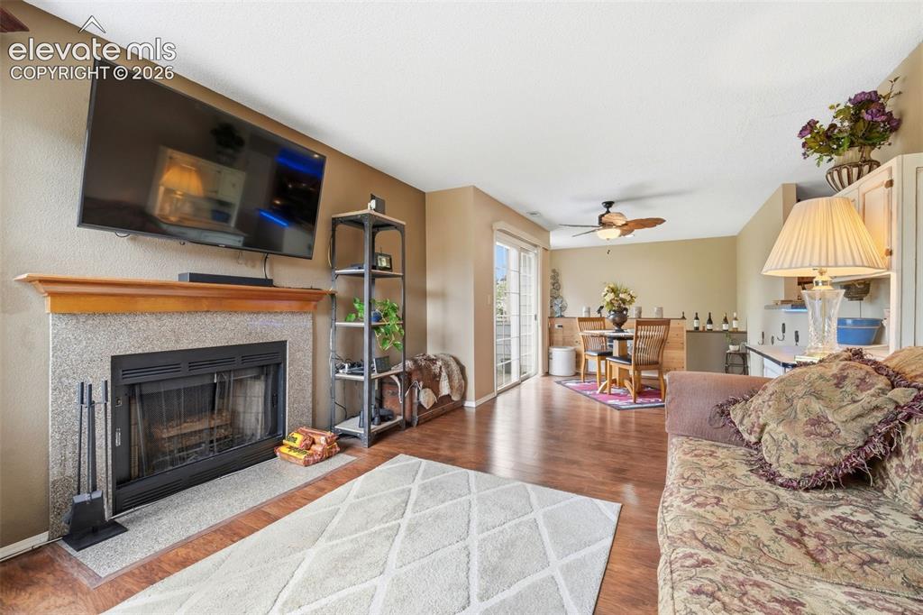 Image 19 of 48: Living Room