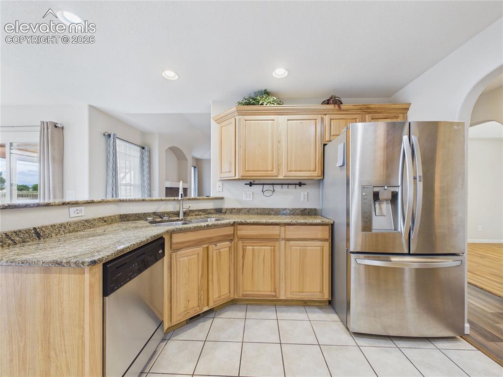 Image 13 of 41: Kitchen