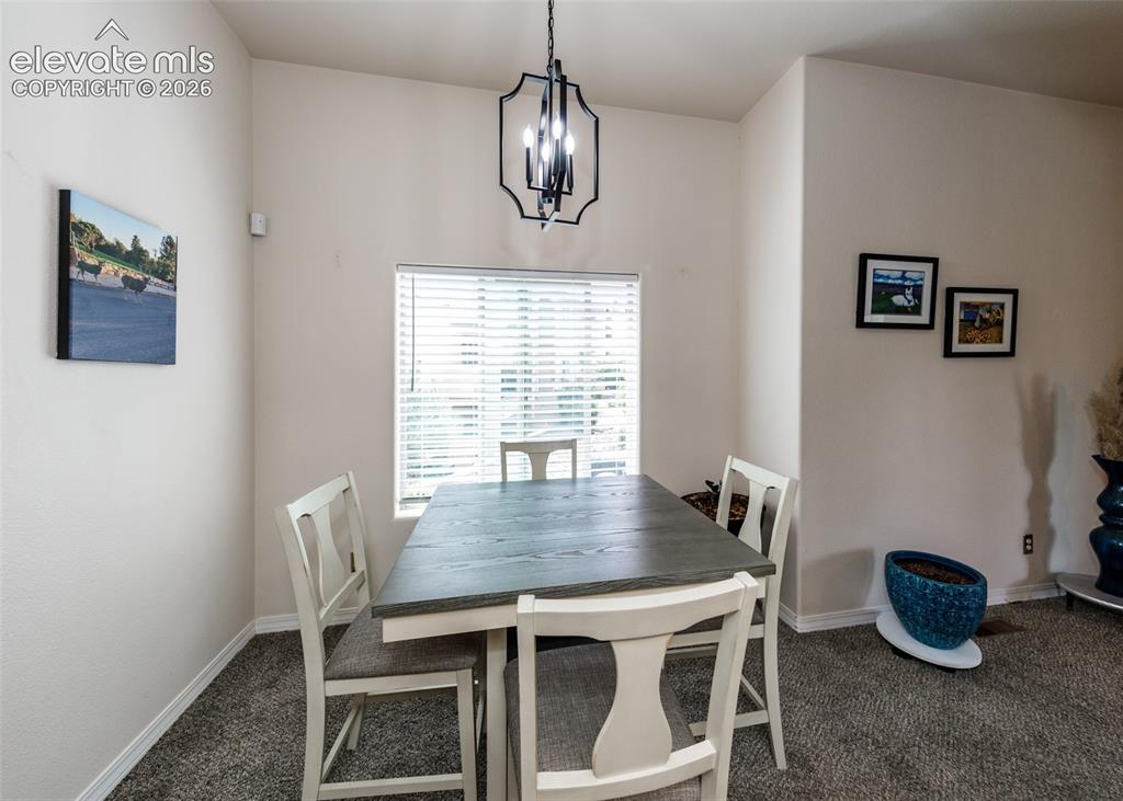 Image 14 of 35: Dining Area