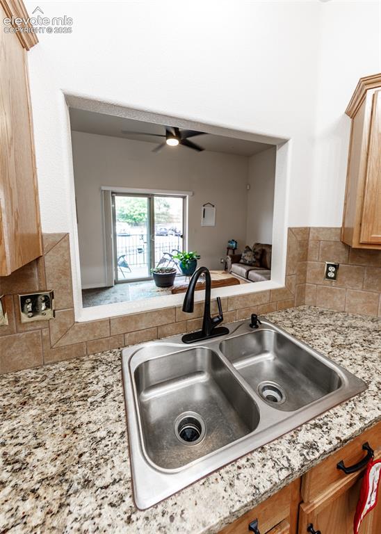 Image 19 of 35: Kitchen