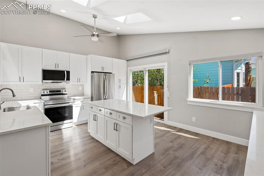 Image 11 of 29: Kitchen