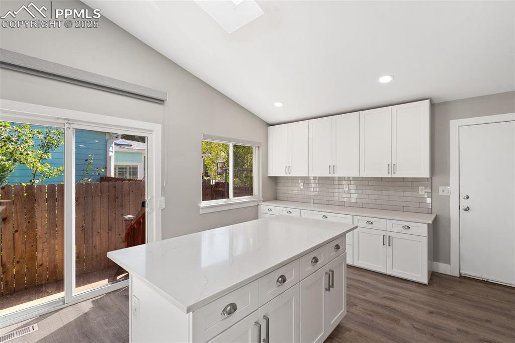Image 14 of 29: Kitchen