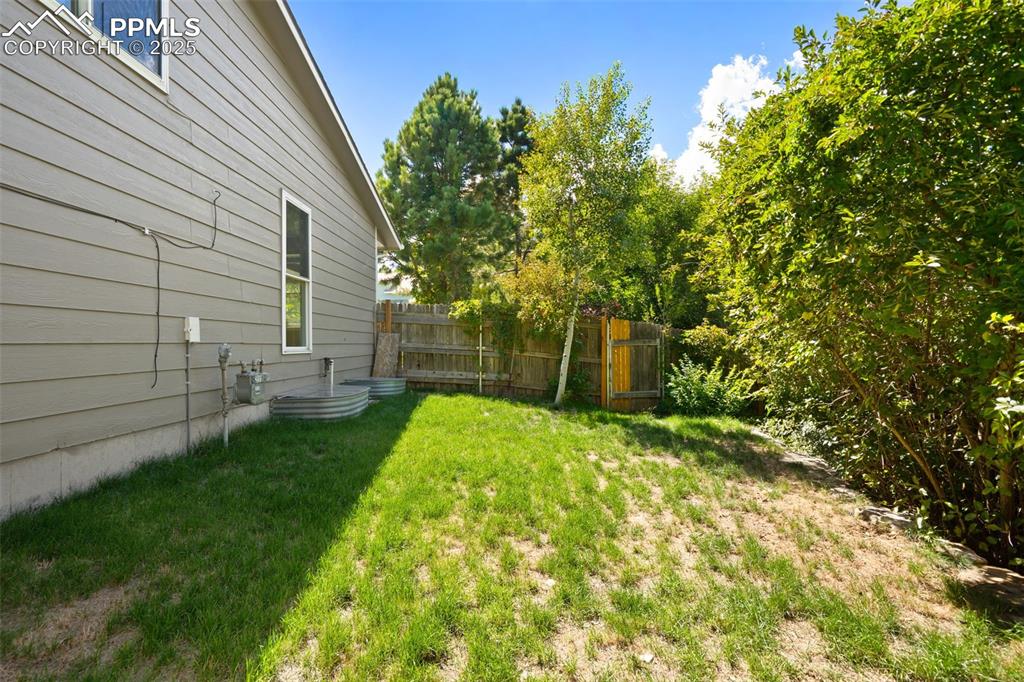 Image 29 of 29: Yard