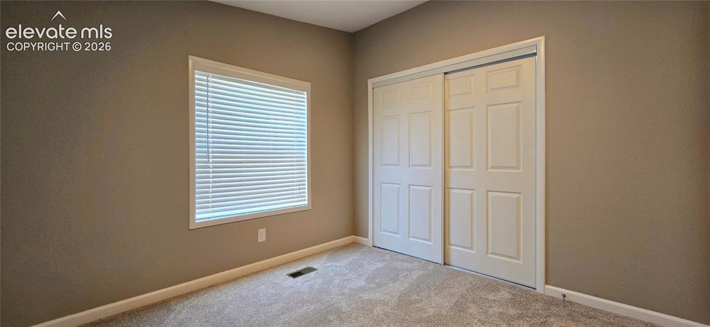 Image 16 of 26: Bedroom