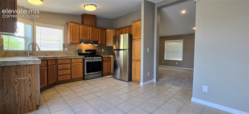 Image 3 of 26: Kitchen