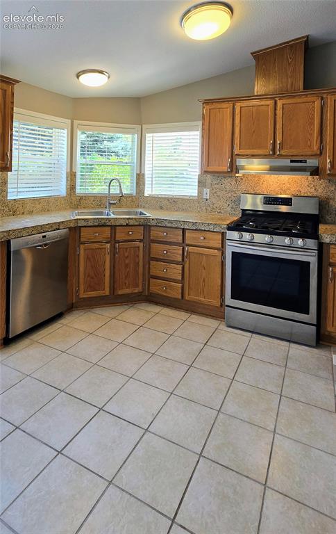 Image 5 of 26: Kitchen