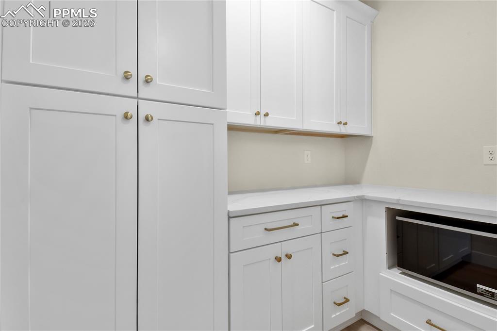 Image 10 of 33: Pantry