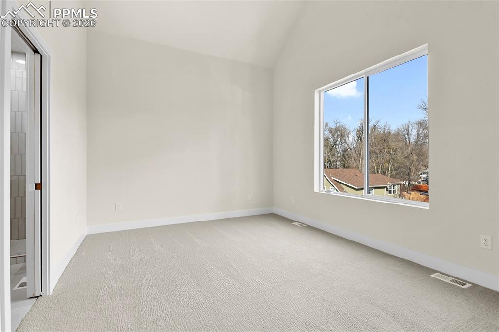 Image 17 of 33: Bedroom