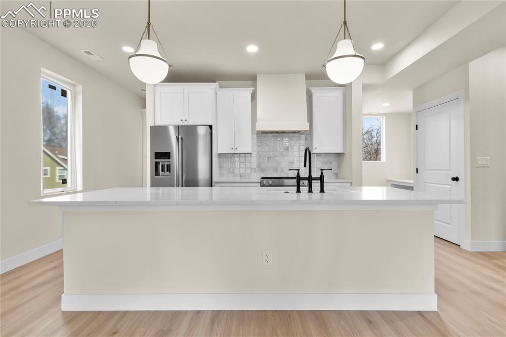 Image 5 of 33: Kitchen