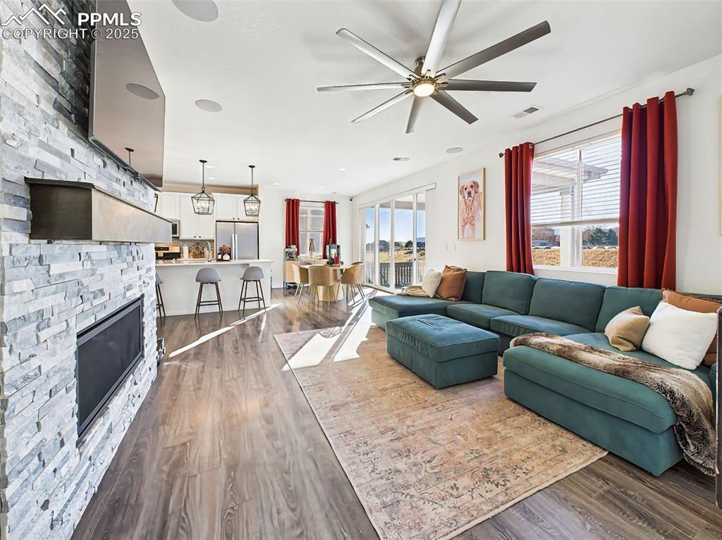 Image 16 of 50: Ample natural light fills the space thanks to an oversized sliding glass do