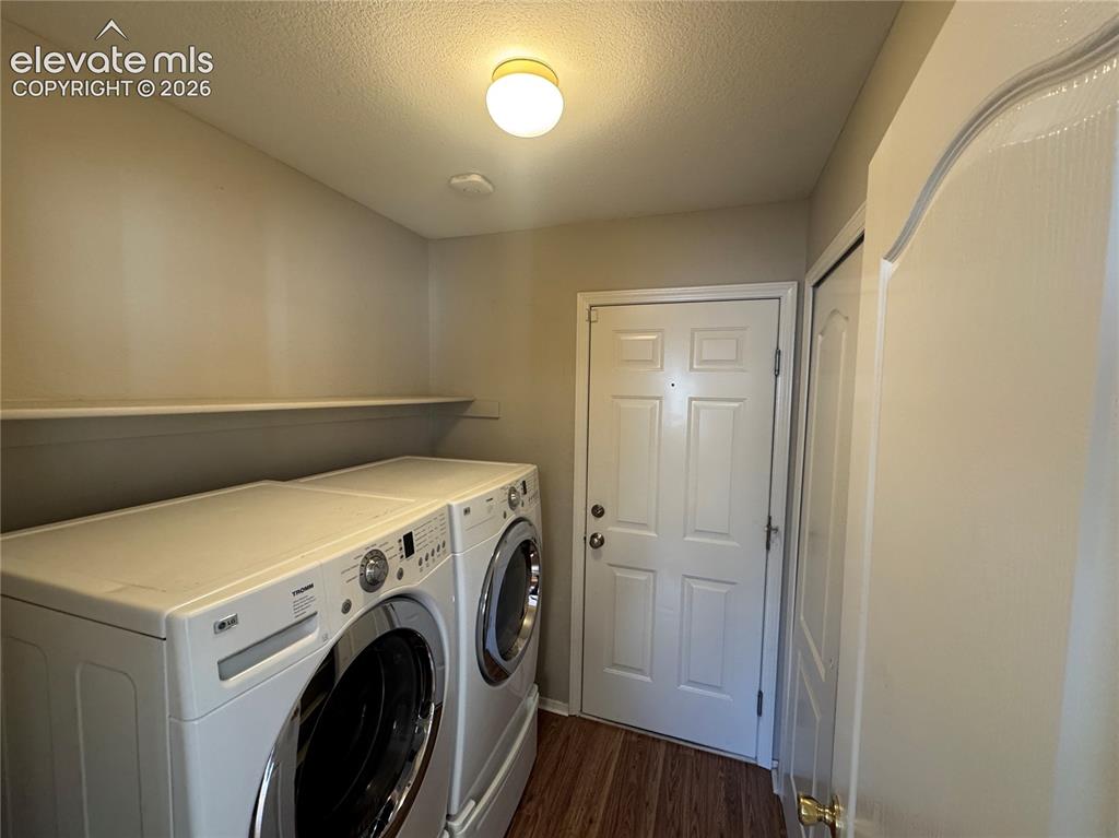 Image 15 of 50: Laundry