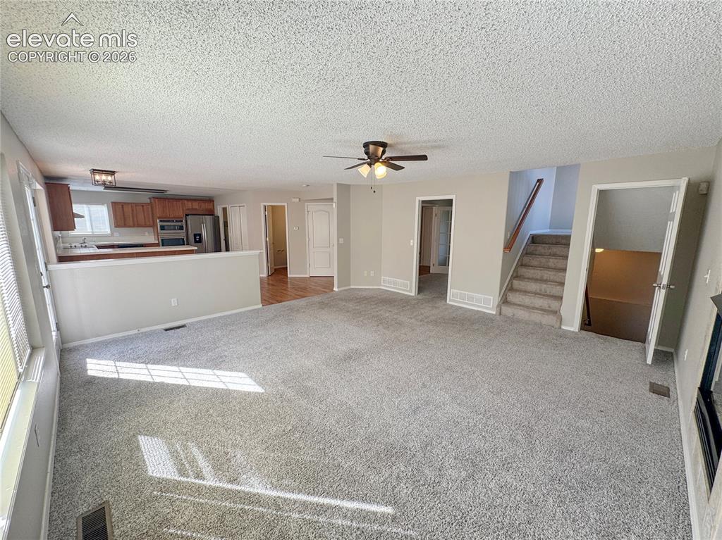 Image 18 of 50: Living Room