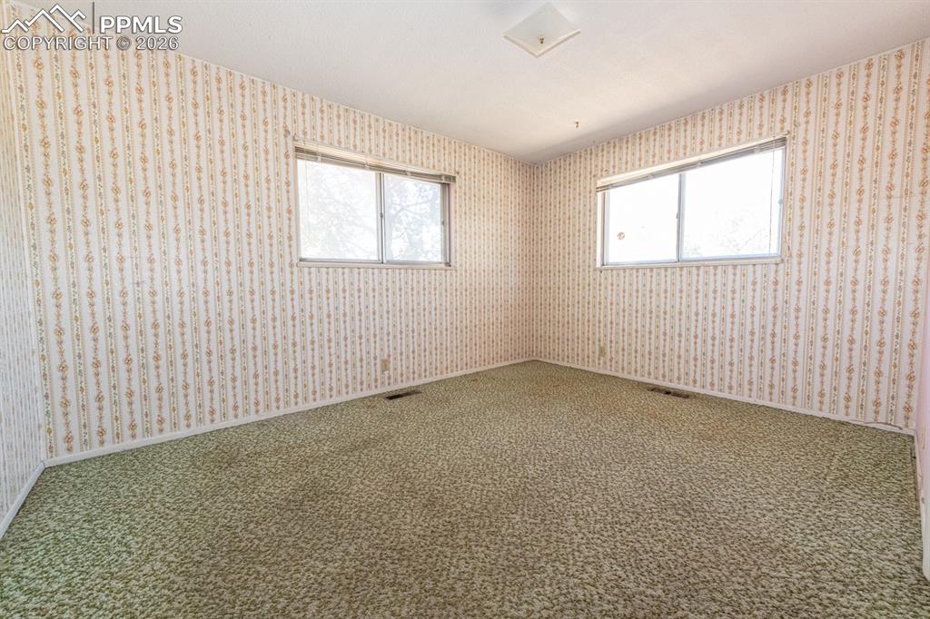 Image 22 of 41: bedroom 3