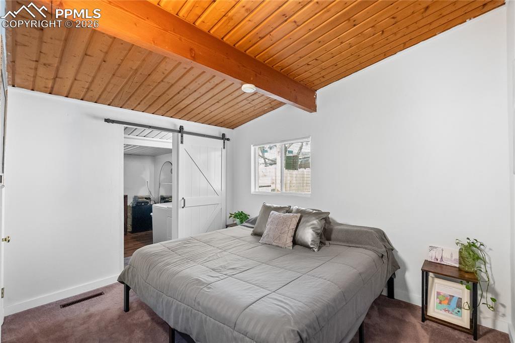 Image 21 of 31: Bedroom