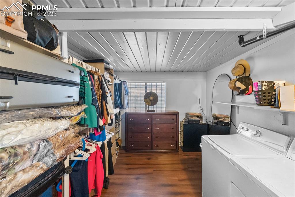 Image 23 of 31: Laundry