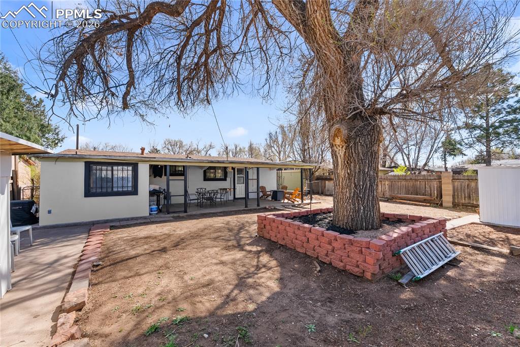 Image 27 of 31: Back of Structure