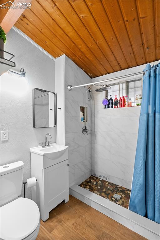 Image 31 of 31: Bathroom