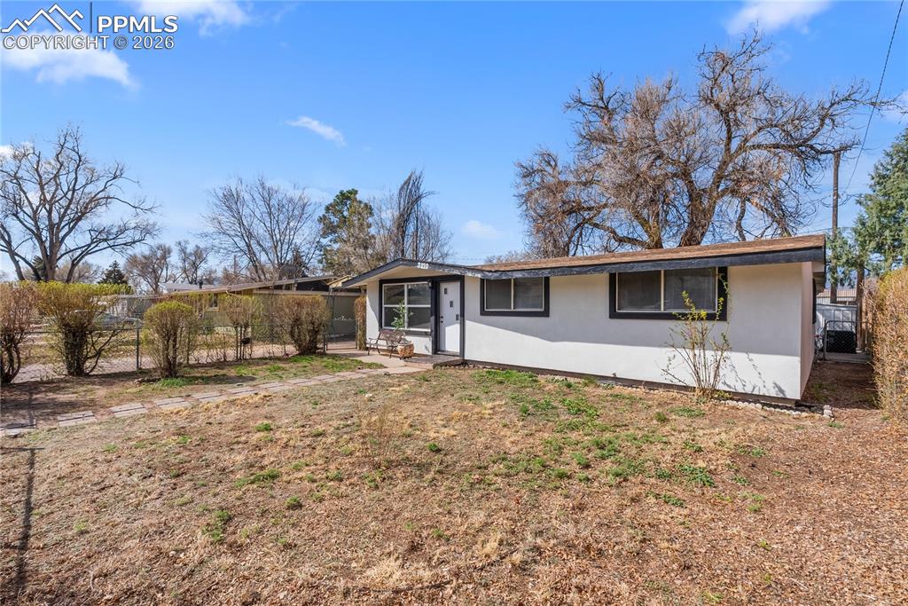 Image 4 of 31: Front of Structure