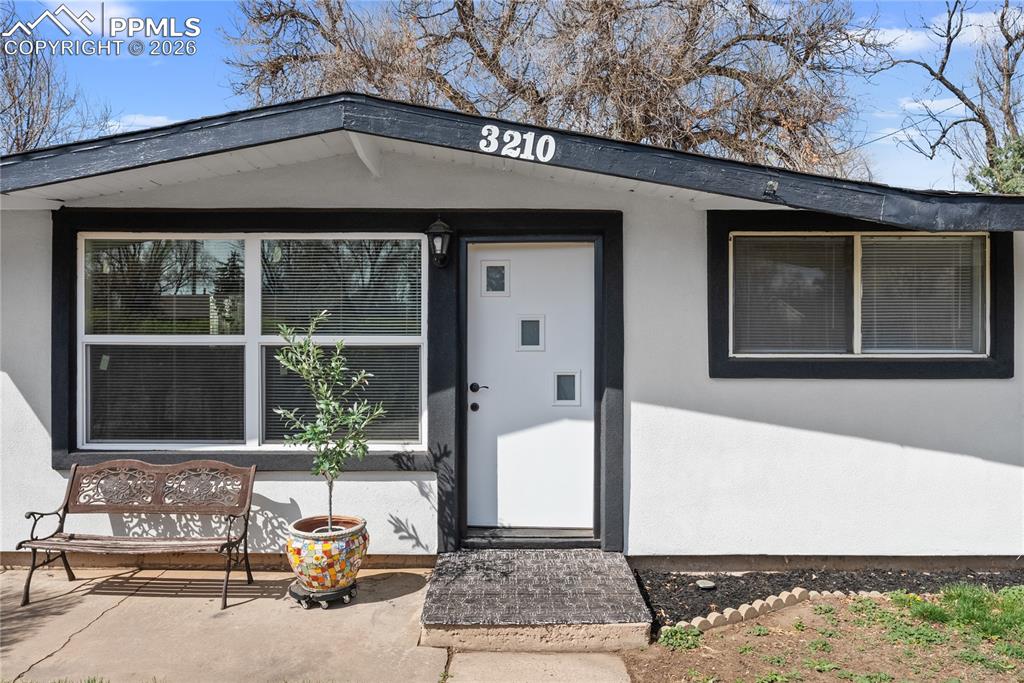 Image 5 of 31: Entry