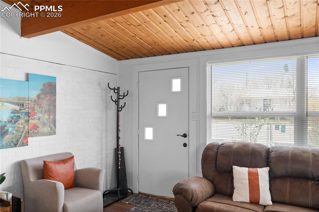 Image 6 of 31: Entry