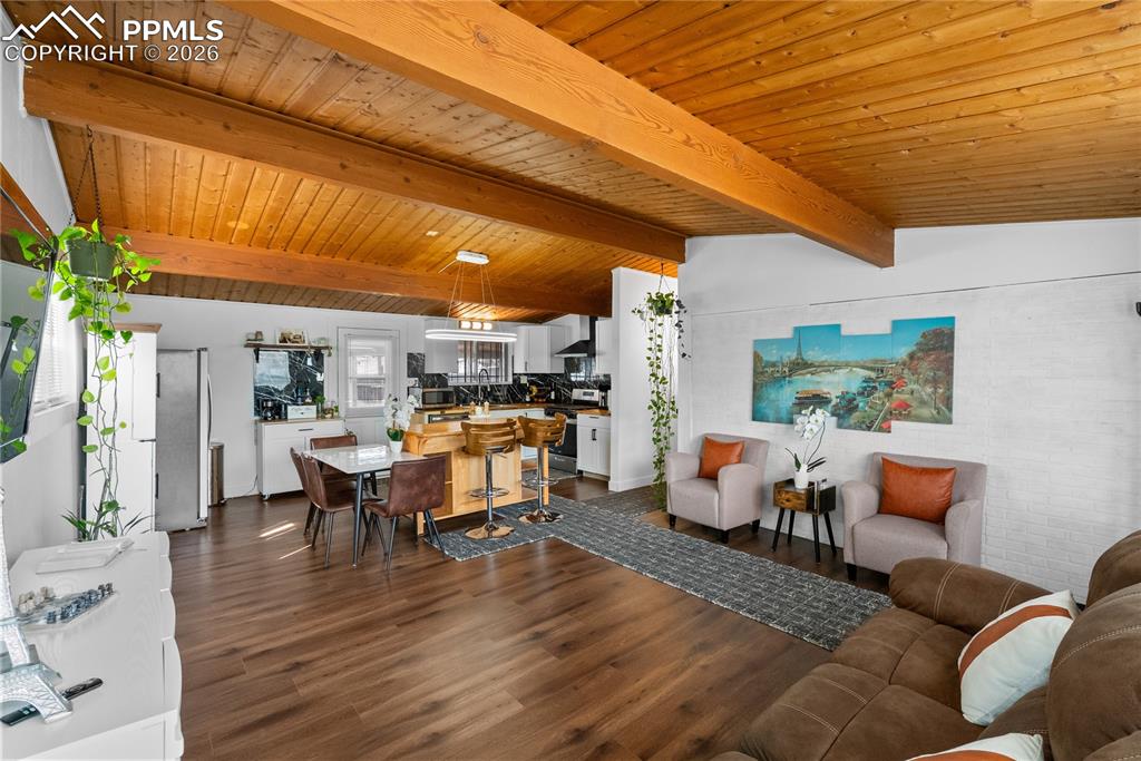 Image 7 of 31: Living Room