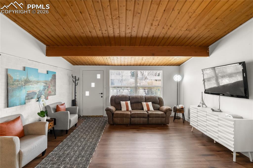 Image 8 of 31: Living Room