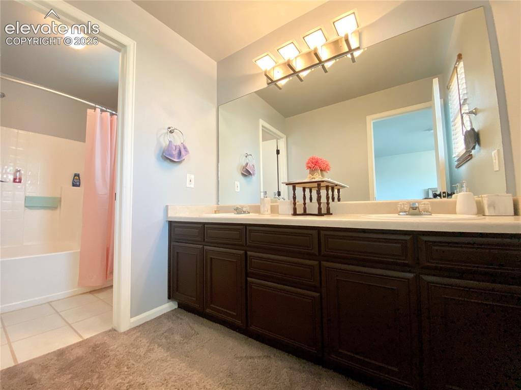 Image 10 of 20: Bathroom
