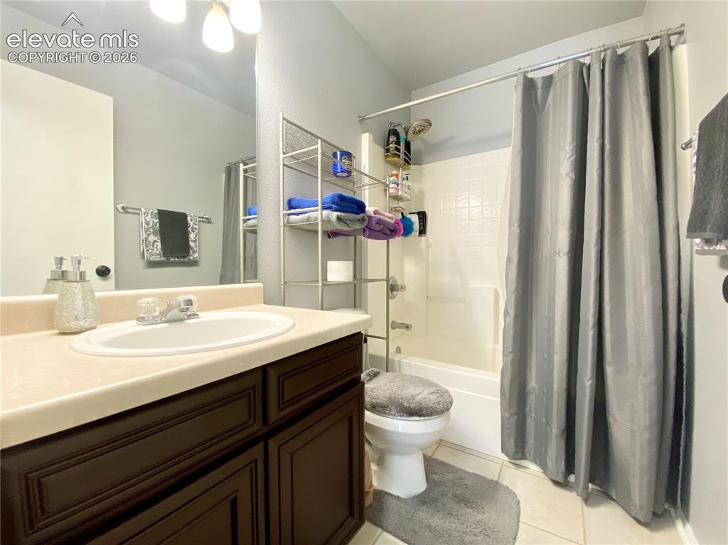 Image 13 of 20: Bathroom