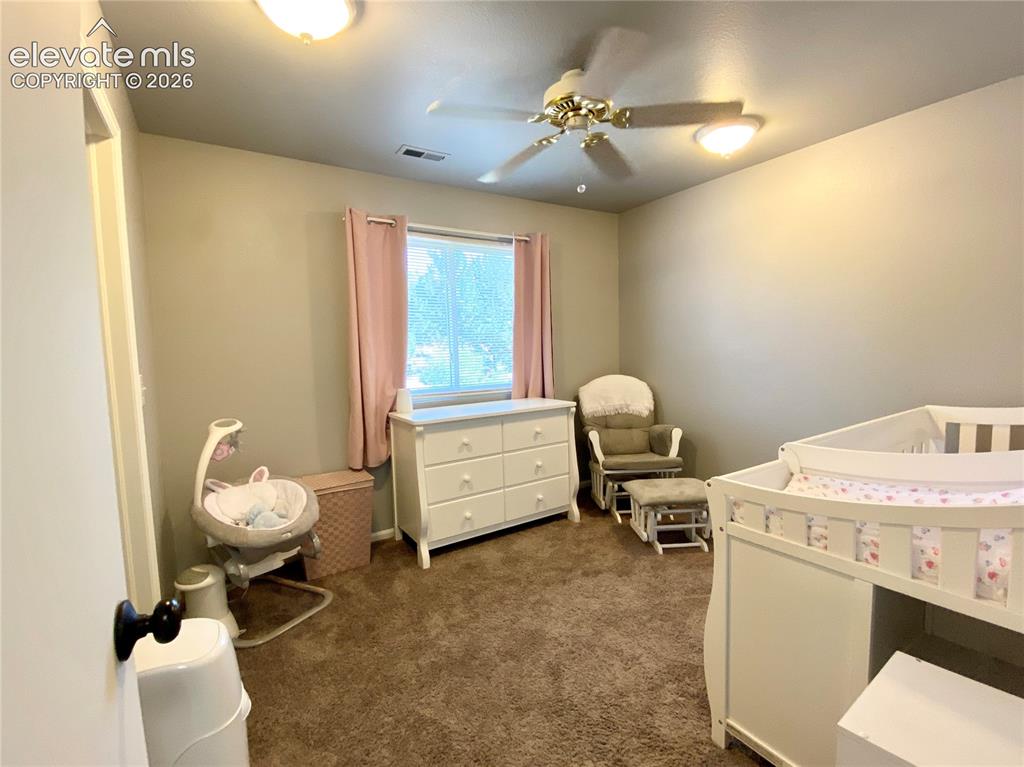 Image 15 of 20: Bedroom