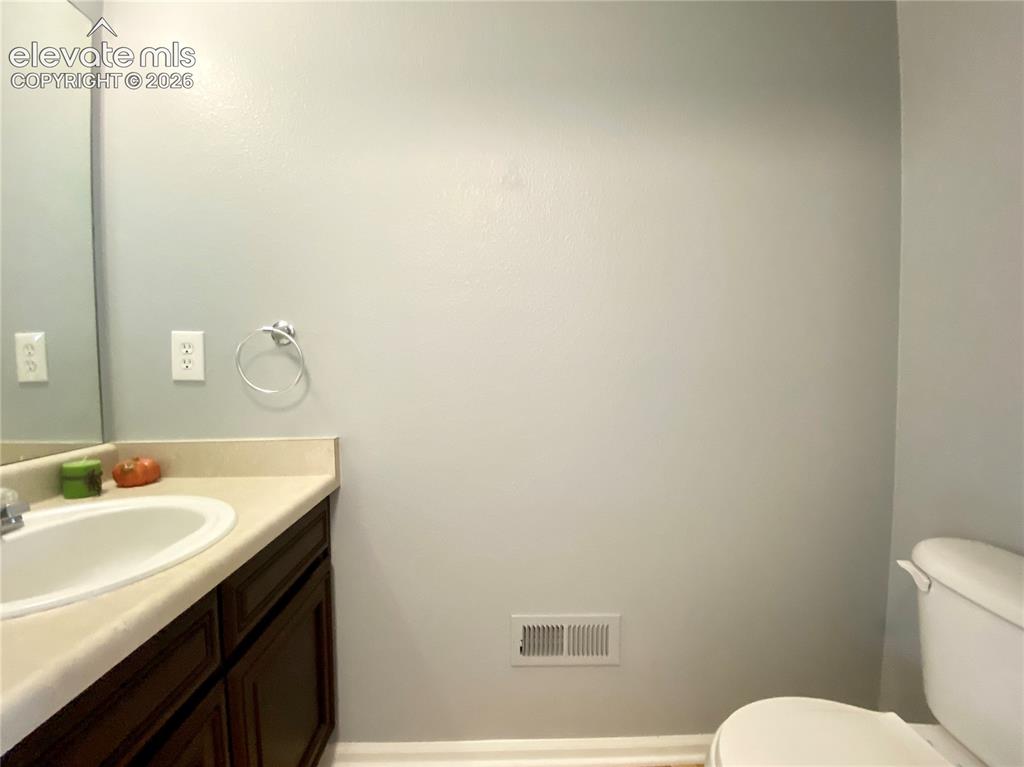 Image 16 of 20: Bathroom