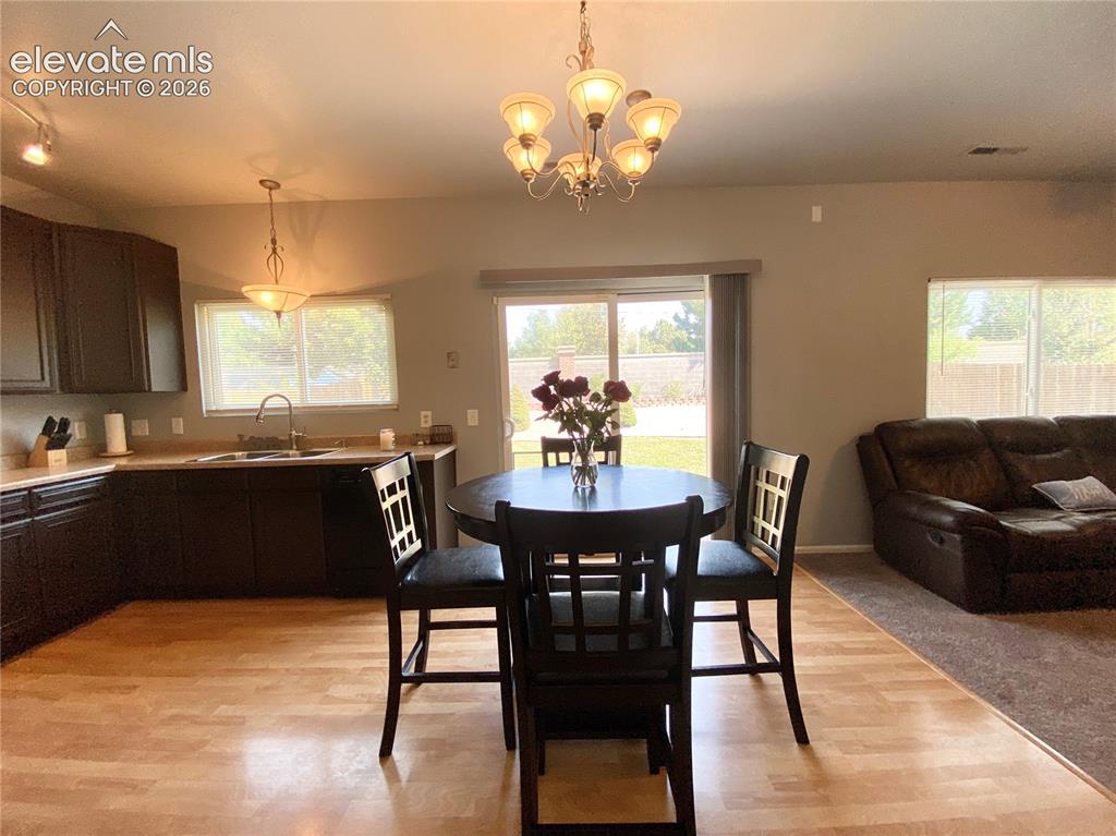 Image 4 of 20: Dining Area