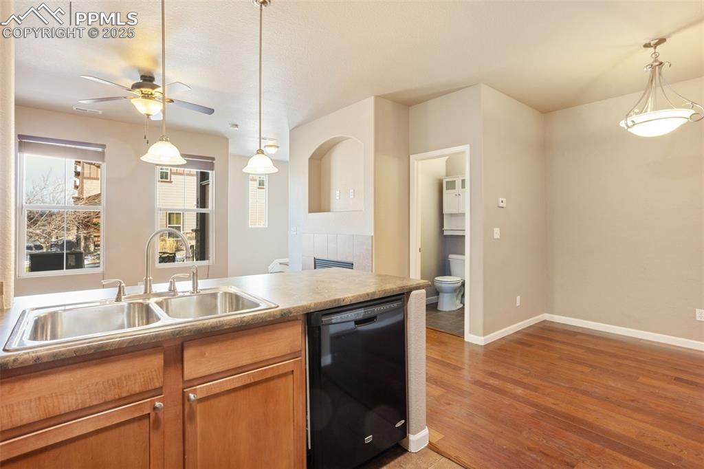 Image 10 of 30: Kitchen