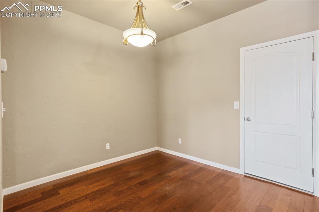 Image 11 of 30: Dining Room