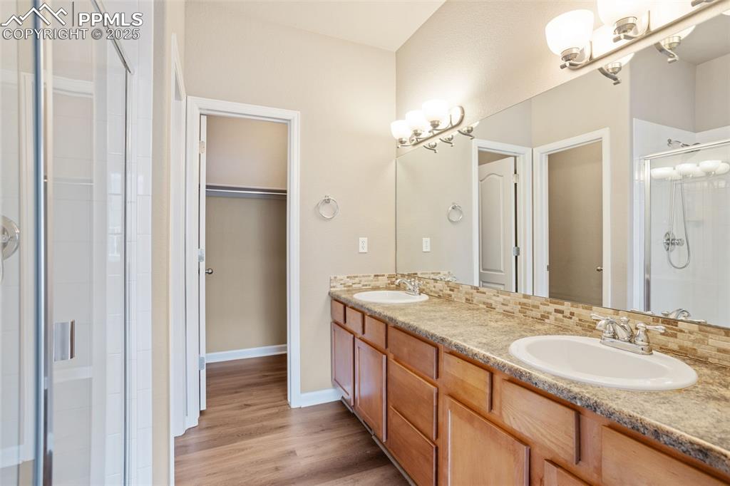 Image 16 of 30: Four-piece bath with walk-in closet.