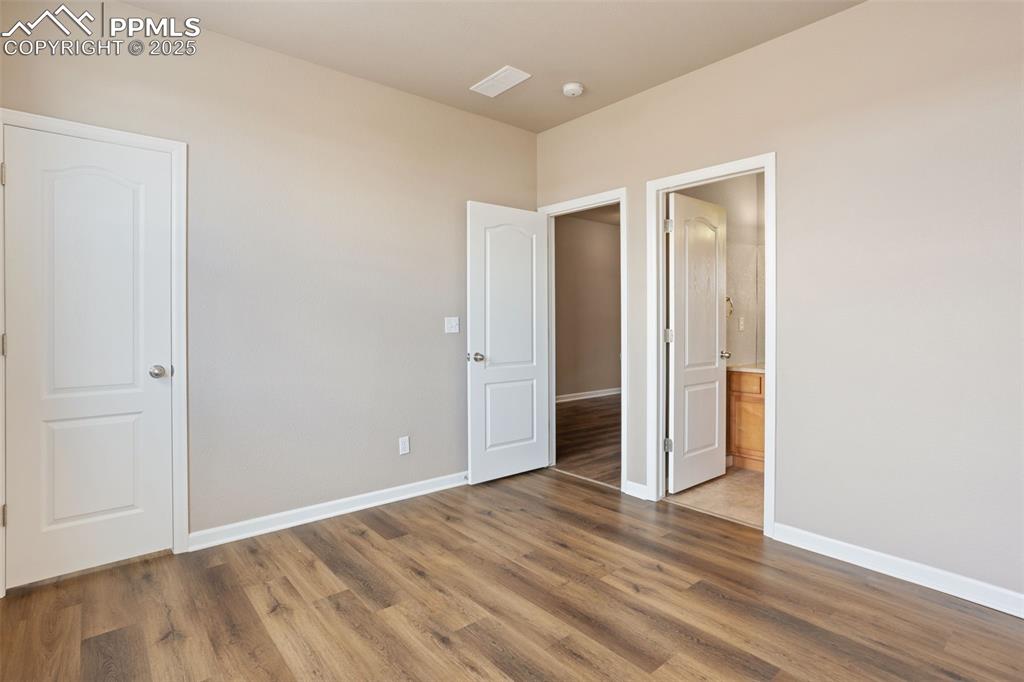 Image 21 of 30: Secondary suite has attached full bath.