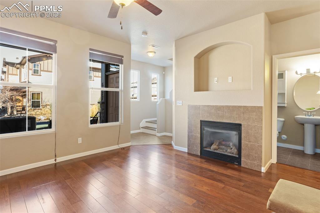 Image 6 of 30: Living Room