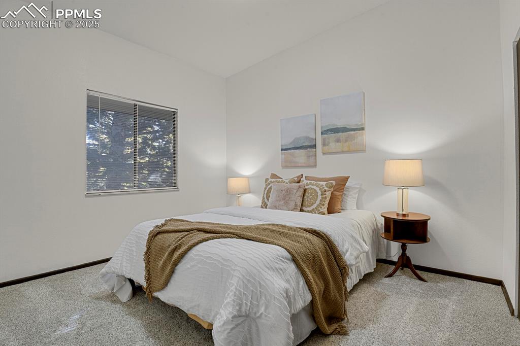 Image 13 of 33: Bedroom