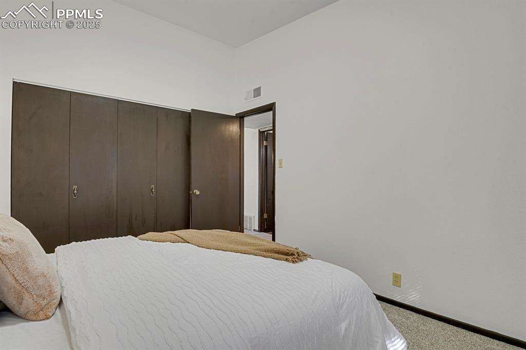 Image 14 of 33: Bedroom