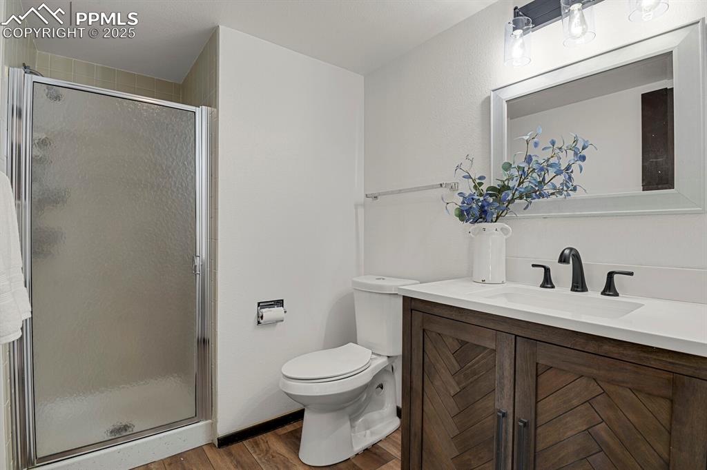 Image 15 of 33: Bathroom