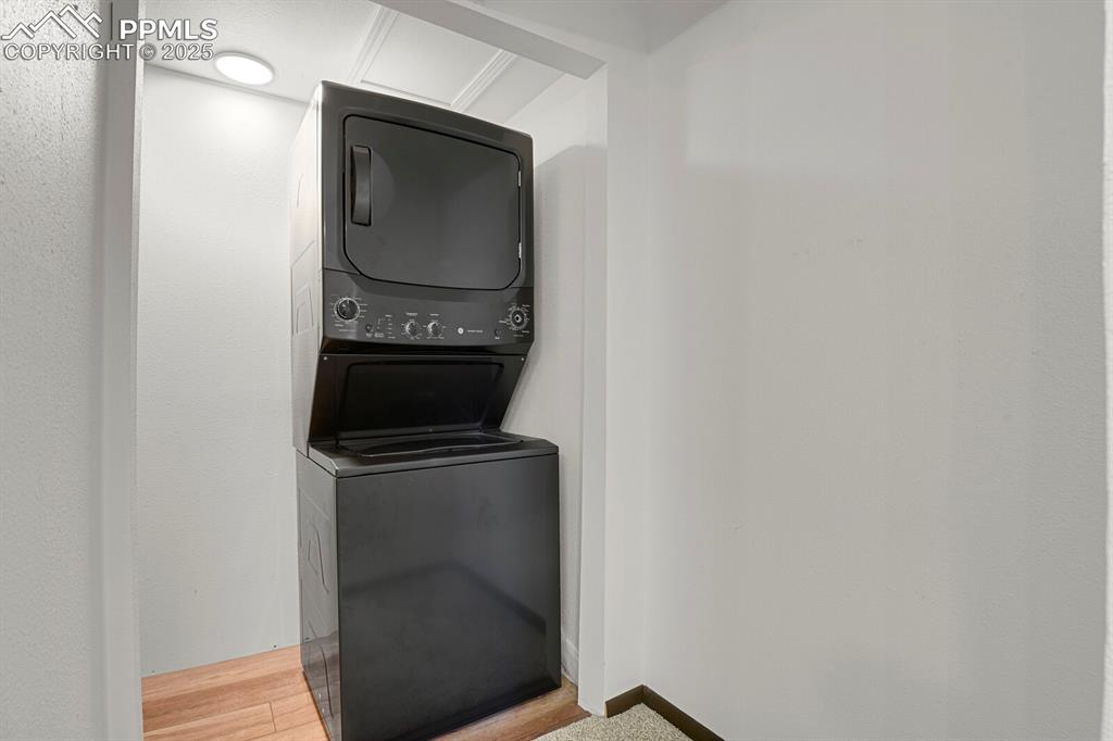 Image 19 of 33: Laundry