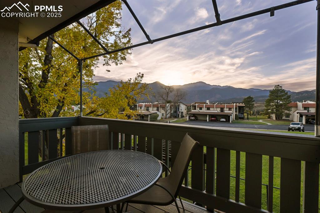 Image 22 of 33: Deck