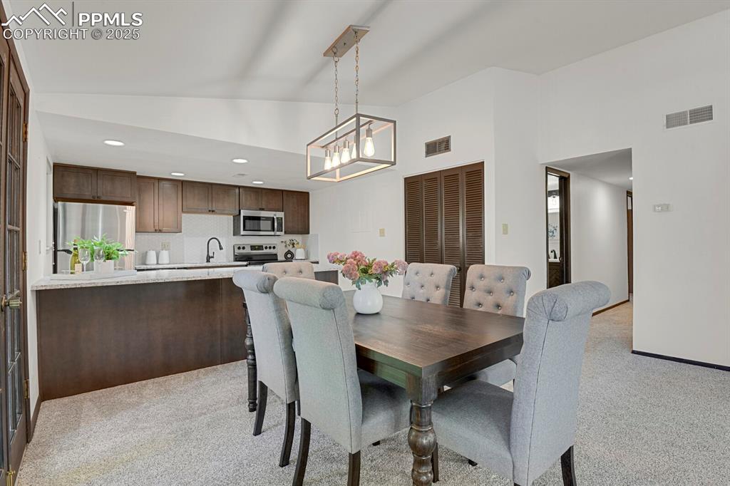 Image 8 of 33: Dining Area