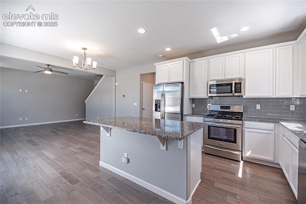 Image 9 of 40: Kitchen