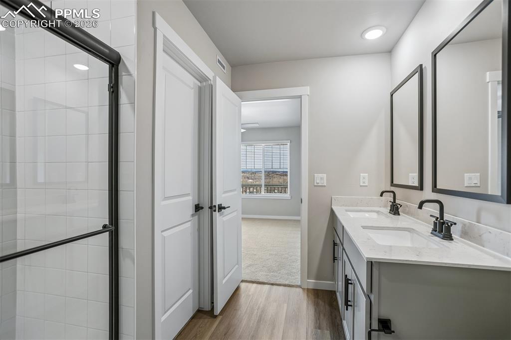 Image 15 of 24: Bathroom
