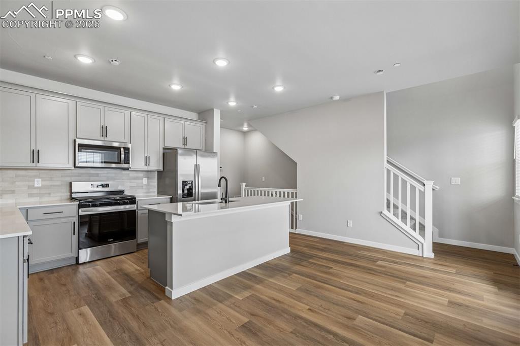 Image 7 of 24: Kitchen