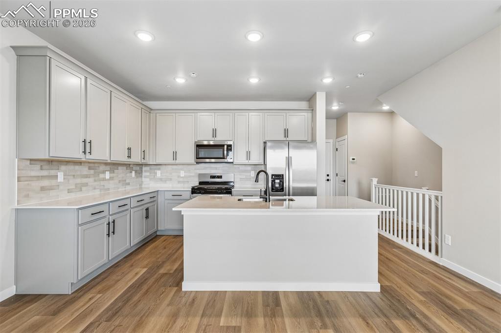 Image 8 of 24: Kitchen