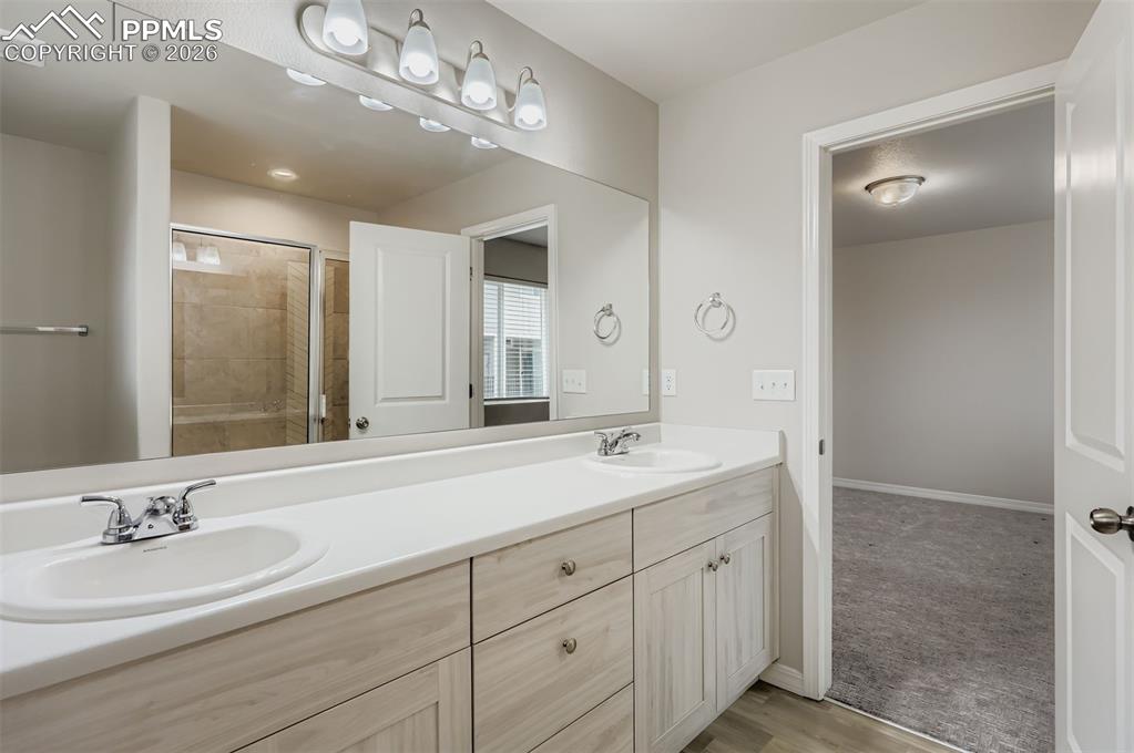 Image 19 of 29: Bathroom